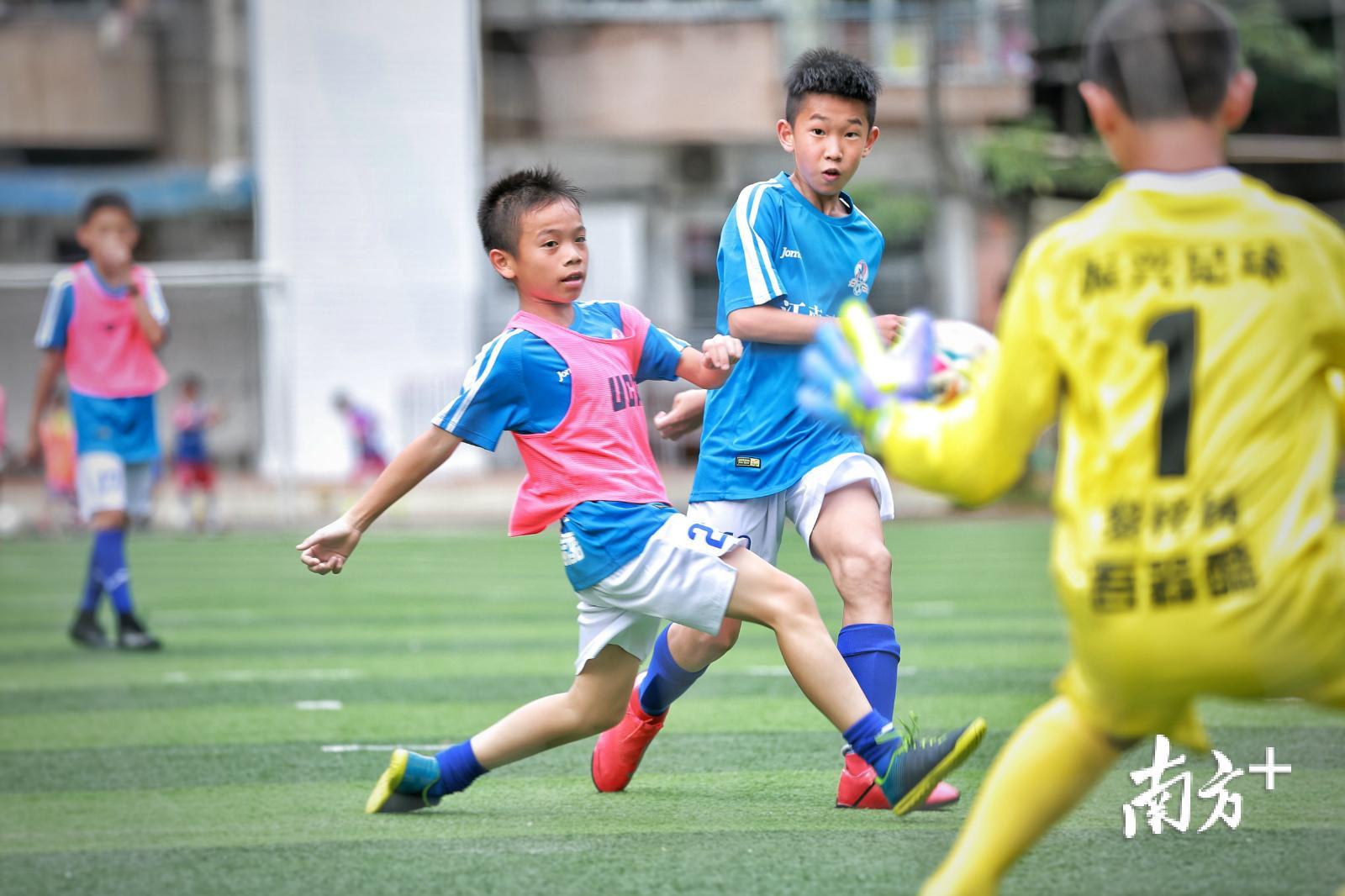 亚洲职业足球竞技升级：球员技战术精益求精